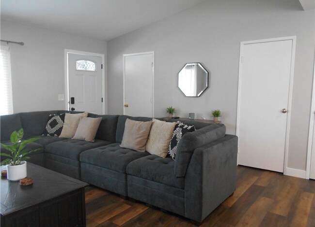 Sala de estar - 5918 Sky Meadow St