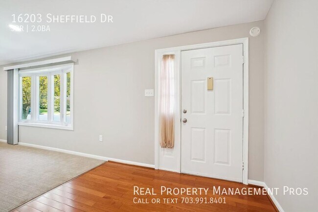Building Photo - Qualify for a zero deposit option? Conveni...