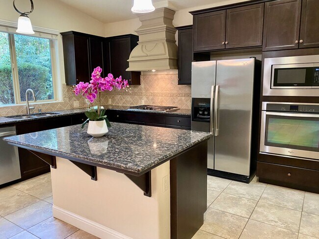 Foto del edificio - $3,150 Copper River, Beautiful 4 Bedroom -  E. Via Estrella Dr, Fresno / Gated Community