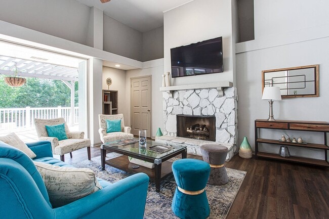 Building Photo - Elevate at The Pointe