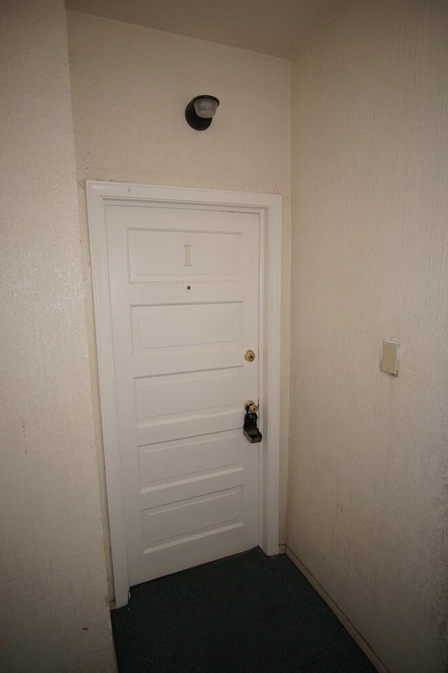 Building Photo - 1111 N Cotton St