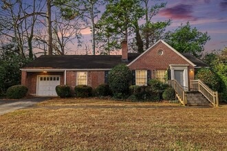 Building Photo - 1944 Ridgewood Dr NE