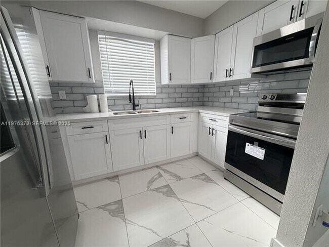 Building Photo - 508 E 23rd St