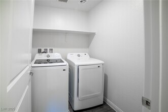 Building Photo - 6832 Sunflower Flds St