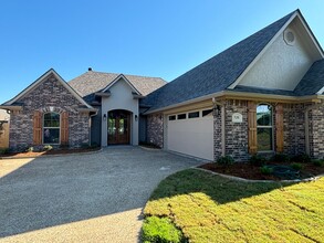 Building Photo - 520 Half Moon Ln
