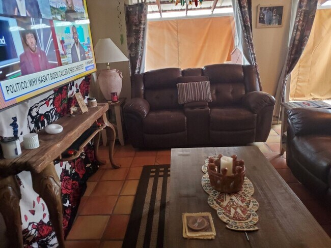 Foto del edificio - 2 Bedroom Single Family Home in Santa Fe