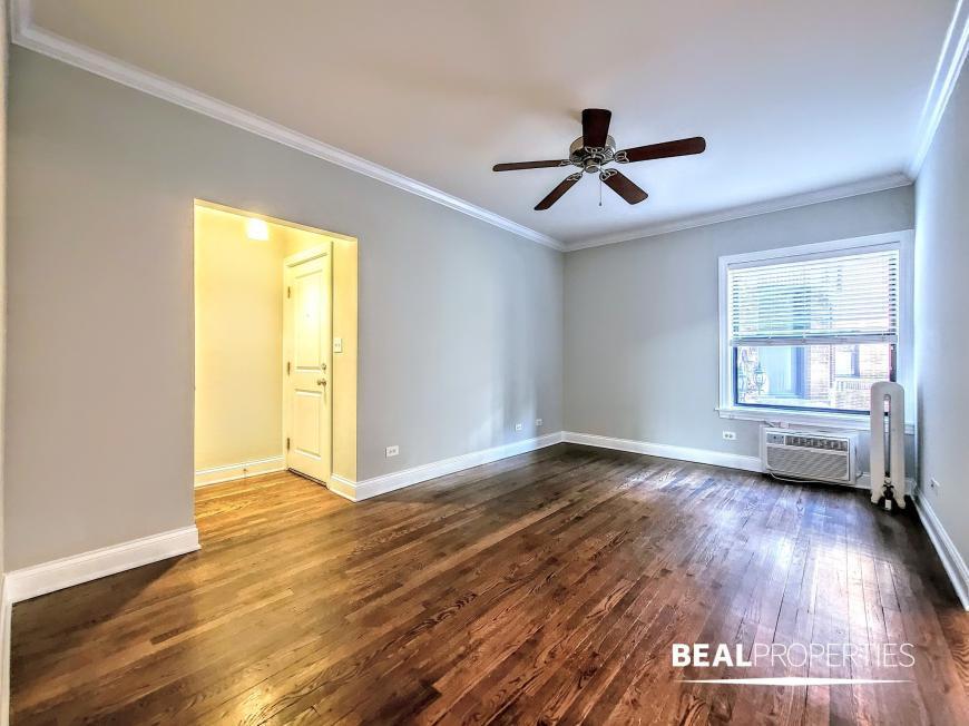 Foto principal - 1 bedroom in CHICAGO IL 60613