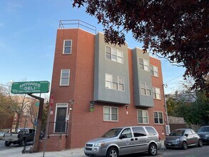 Building Photo - 3842 Lancaster Ave