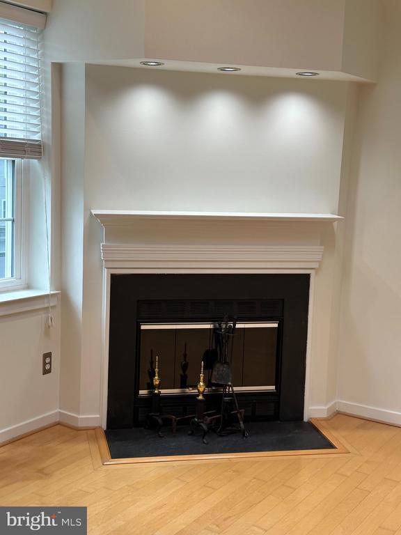 Foto del edificio - 104 Woodside Rd