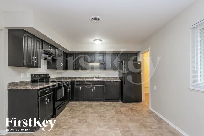 Foto del edificio - 221 Grovewood Dr