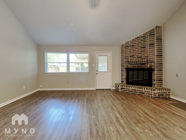 Foto del edificio - 16723 Summer Dew Ln