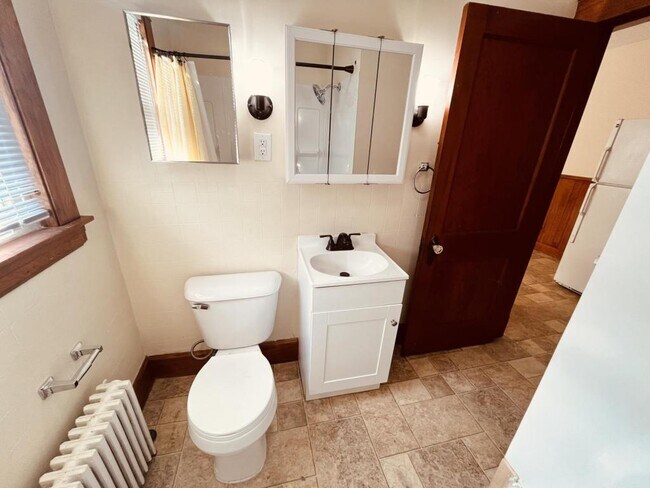 Foto del edificio - 122 Second St. Unit 3