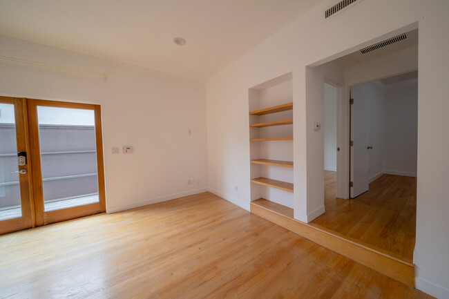 Building Photo - 545 Rose Ave