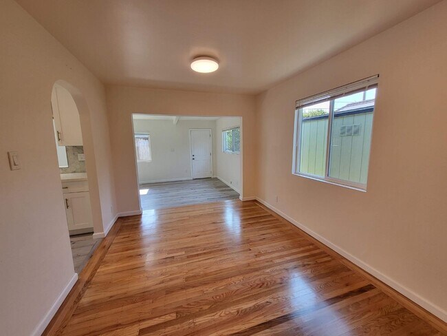 Building Photo - 2667 Sutro Dr