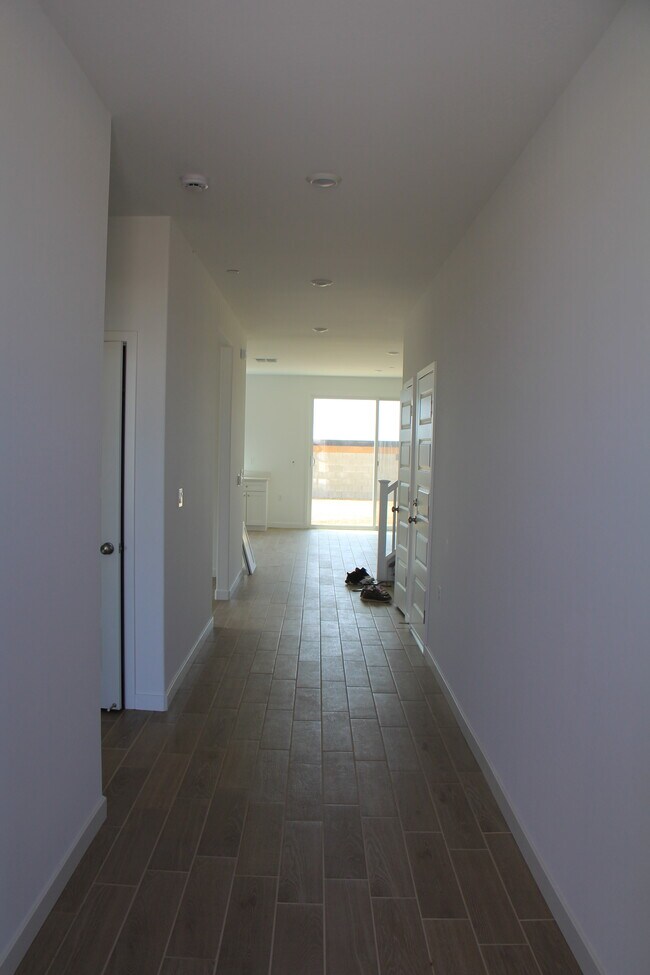Building Photo - 3319 Golden Trails Ln