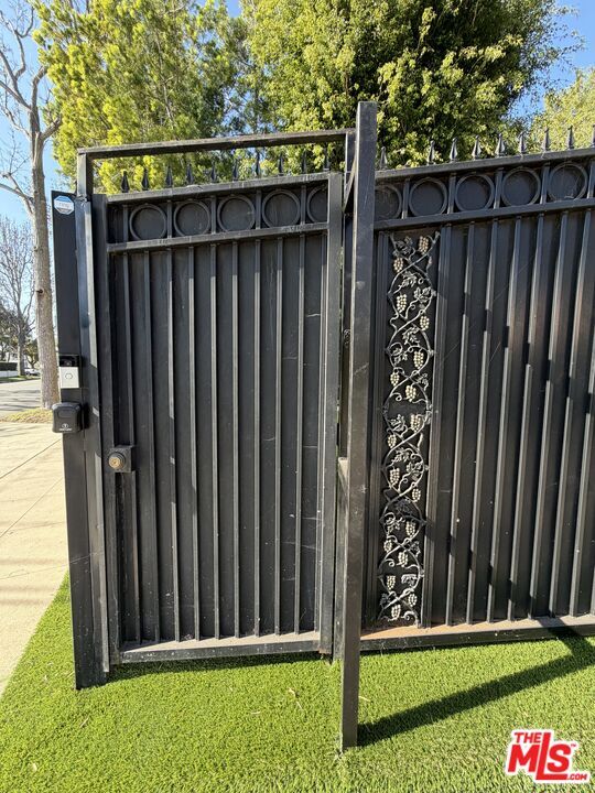 Foto del edificio - 602-6025 N Maple Dr