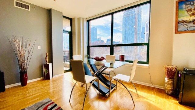 Foto del edificio - 400 W Ontario St