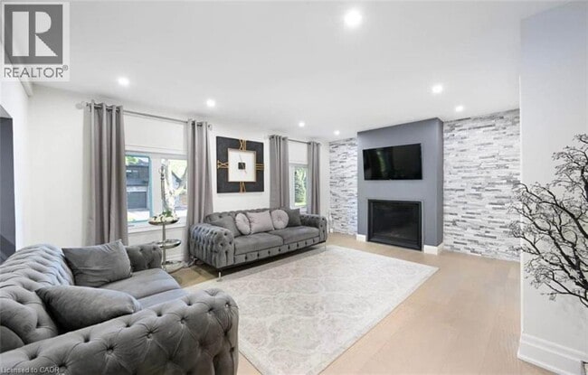 Photo du bâtiment - 471 Annalee Dr