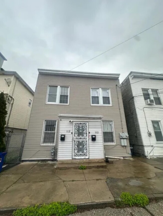 Building Photo - 112 Yale Ave