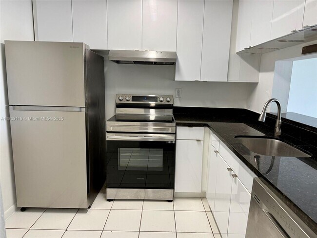 Foto del edificio - 492 NW 165th St