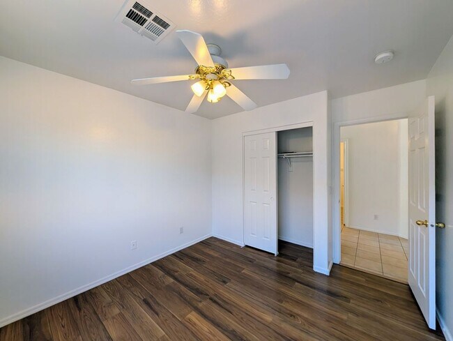 Building Photo - 6416 N 78th Ln