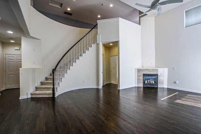 Building Photo - Spiral Staircase 2-bedroom loft style town...
