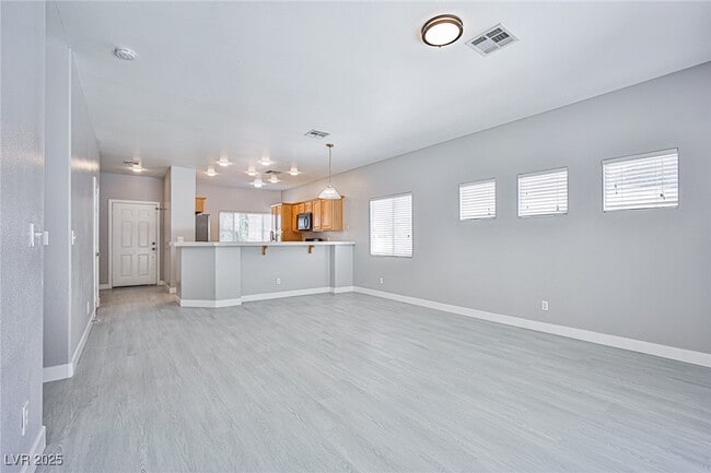 Building Photo - 705 Trixis Pl