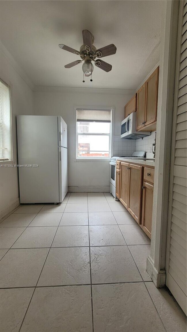Foto del edificio - 7636 Abbott Ave