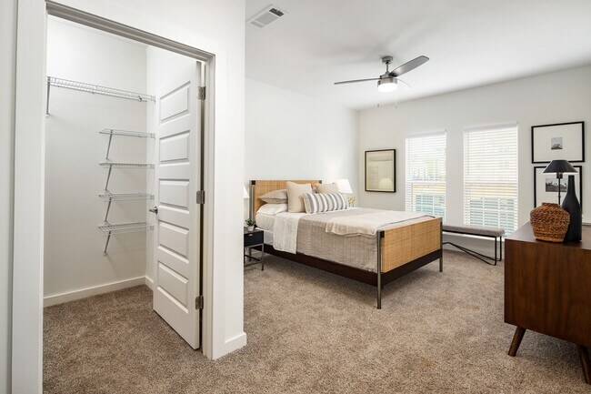 Foto del edificio - Station 75 Apartments at McDonough