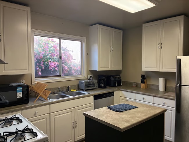 Kitchen - 3457 Plata St House