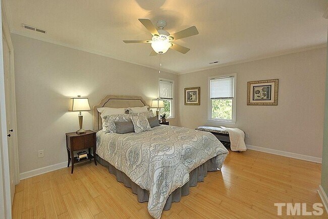 Foto del edificio - 227 Forbush Mountain Dr