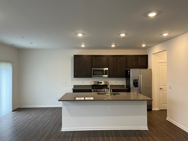 Building Photo - 2705 Fieldcrest Dr