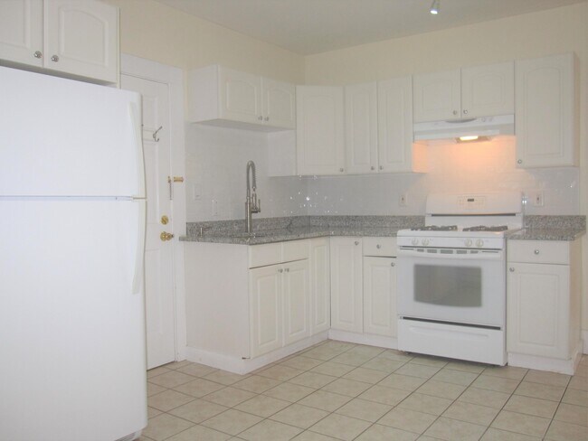 Foto del edificio - 316 Conant Rd