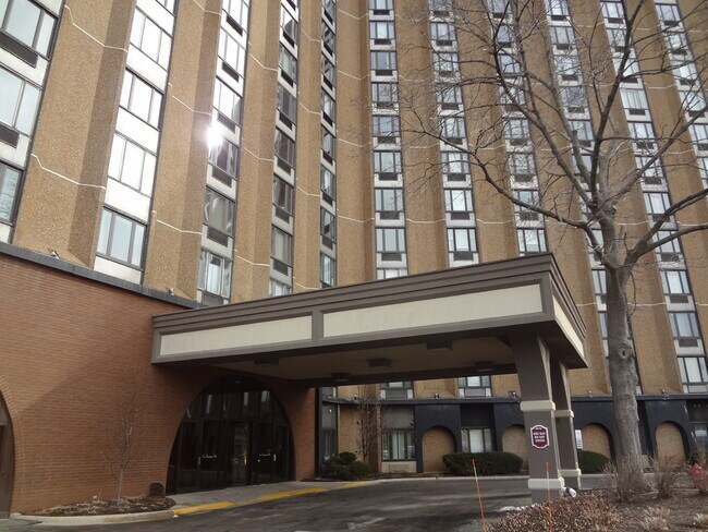 Building Photo - 1 Renaissance Pl