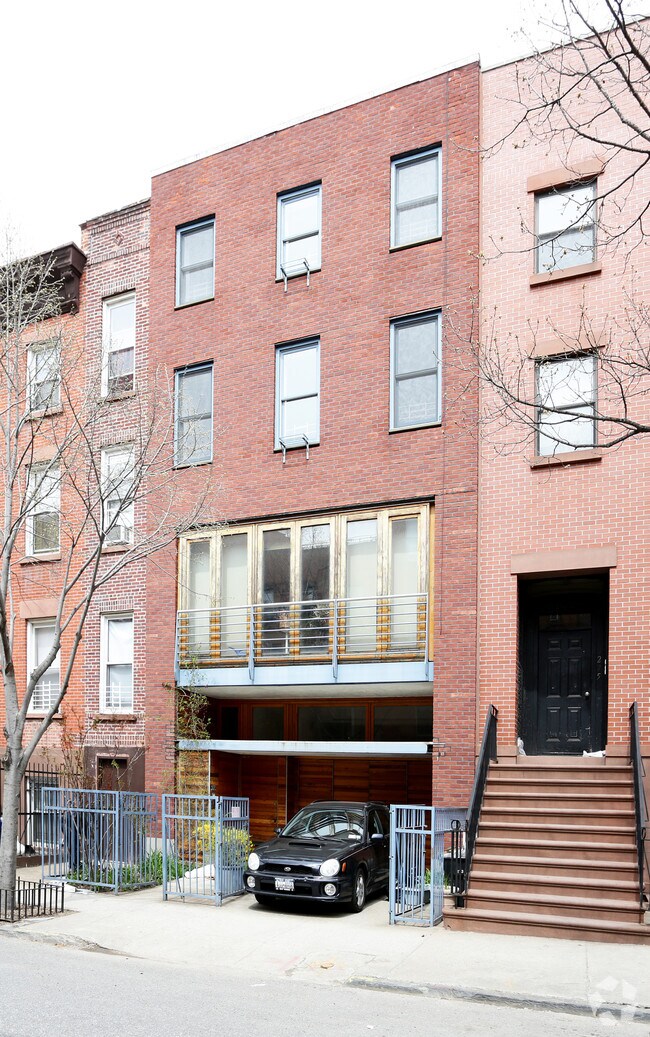 Building Photo - 273 Sackett St