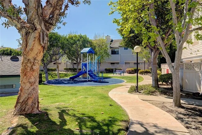 Parque comunitario - 15111 Freeman Ave