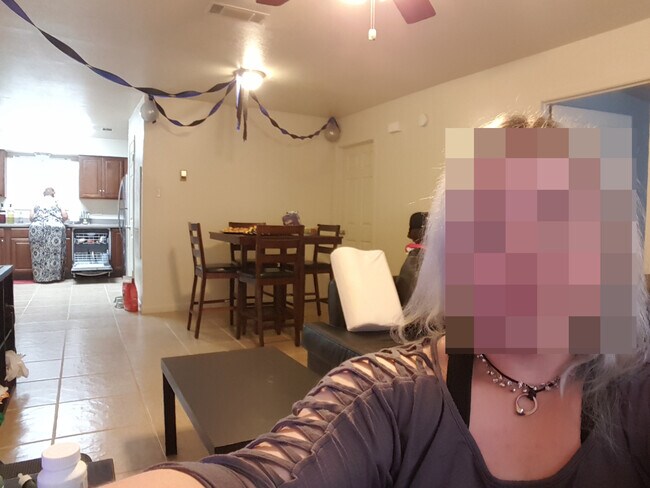 Building Photo - 906 Spring Loop