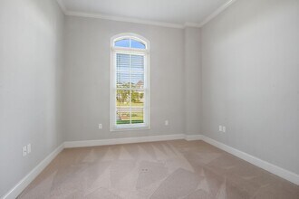 Building Photo - 2619 Cresthaven Ave