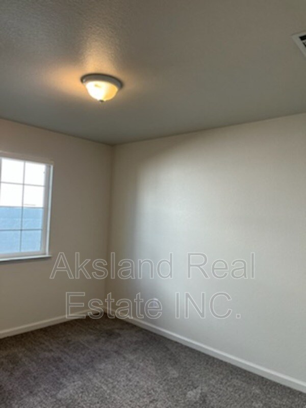 Building Photo - 433 N Walnut Ave
