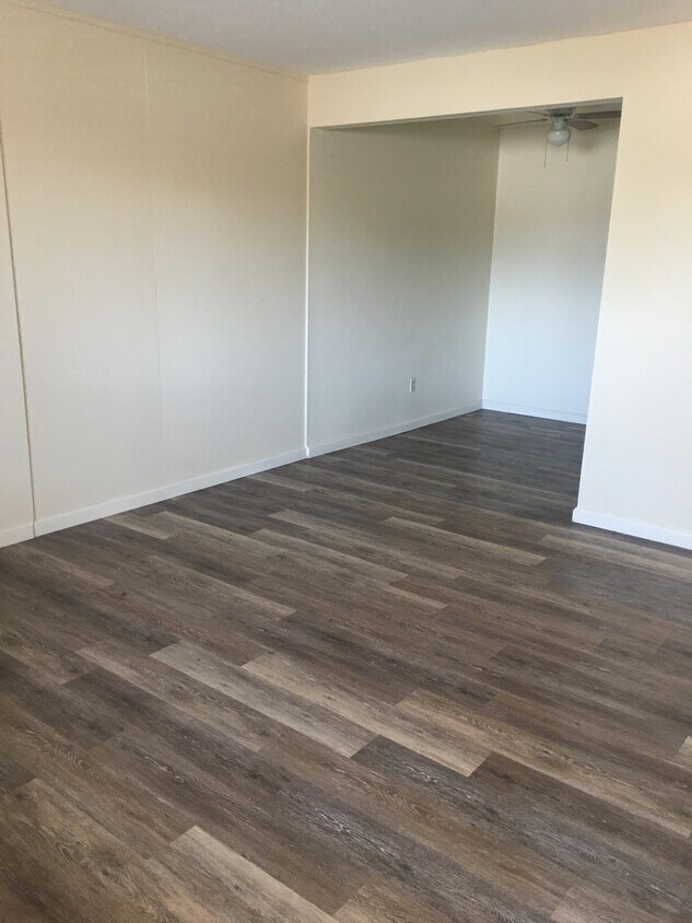 Foto del edificio - 1409 Hemlock Ave