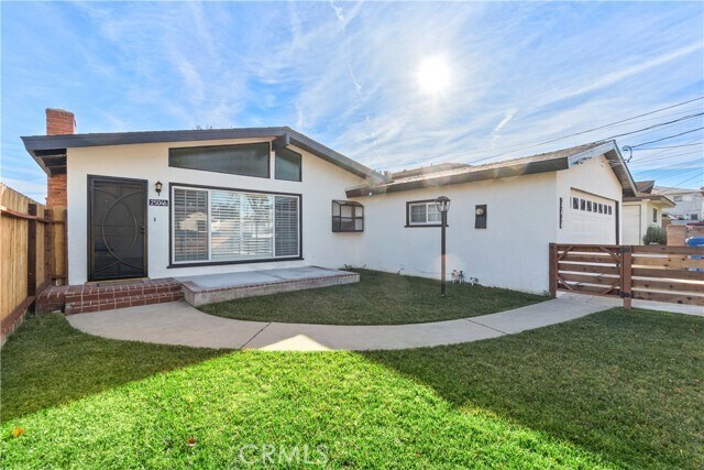 Foto del edificio - 25046 Feijoa Ave