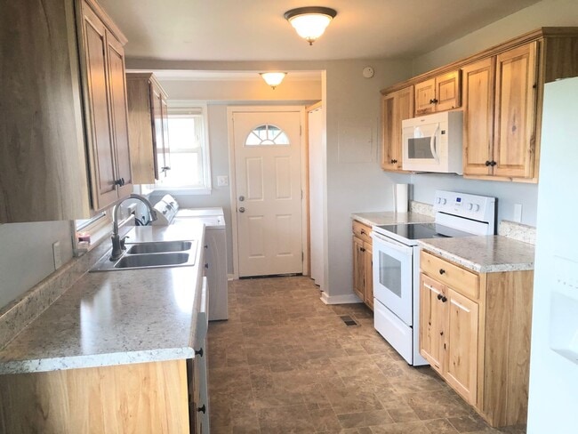 Building Photo - Updated Home Close to Battleground!