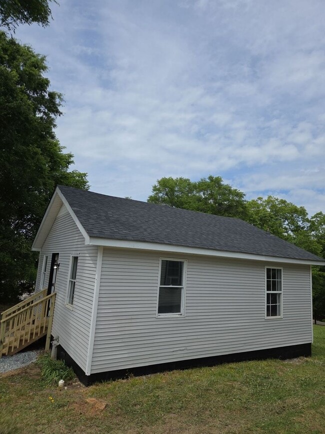 Building Photo - Newly remodeled home is located in Lancaster, SC 29720.