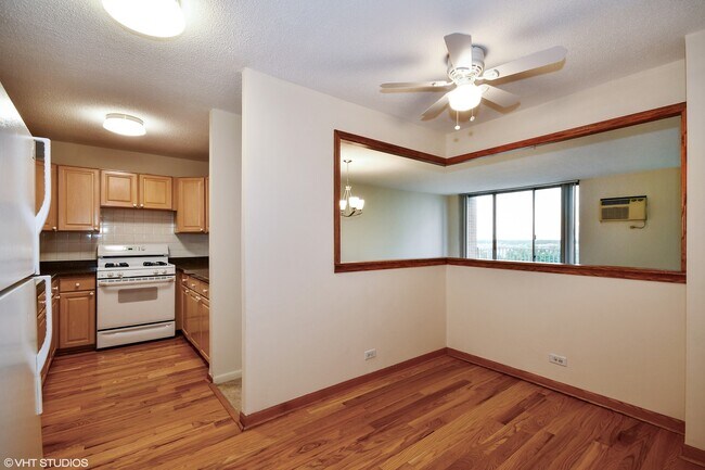 Building Photo - 2211 S Highland Ave