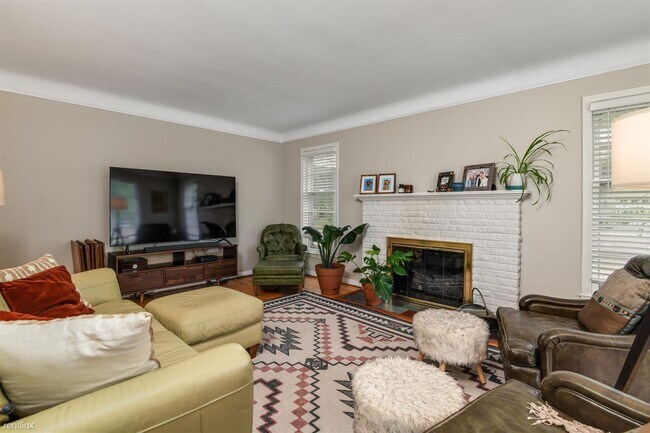 Building Photo - 3 br, 2 bath House - 1227 Mayfield Drive