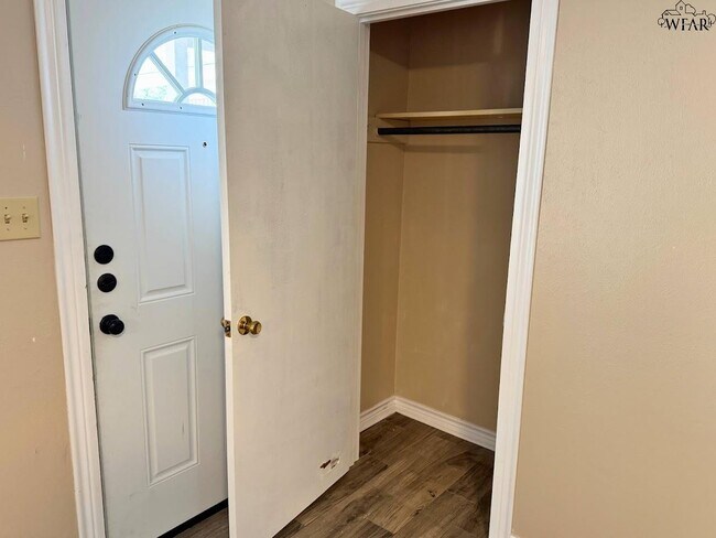 Foto del edificio - 1408 Normandy Dr