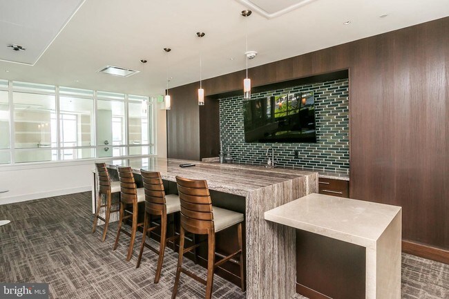 Building Photo - 100 Harborview Dr