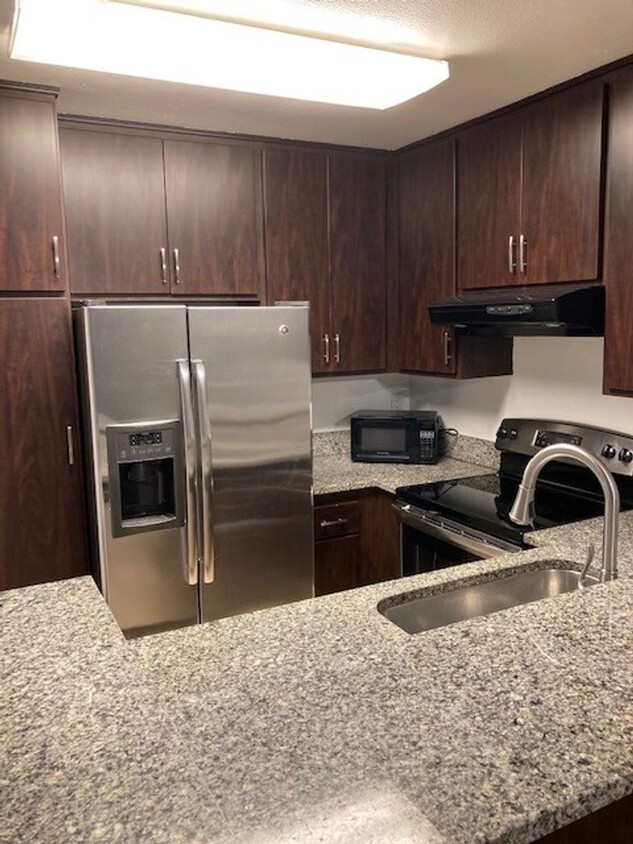 Foto principal - Spacious 2 Bed Condo in Del Cerro!