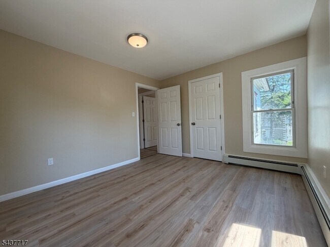 Building Photo - 28 Diller Ave