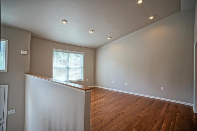Foto del edificio - 654 Cornhill Rd.